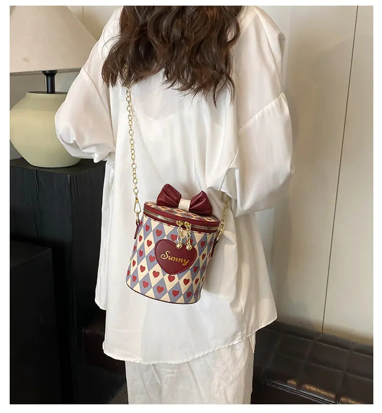Contrast Chain Bucket Bag™