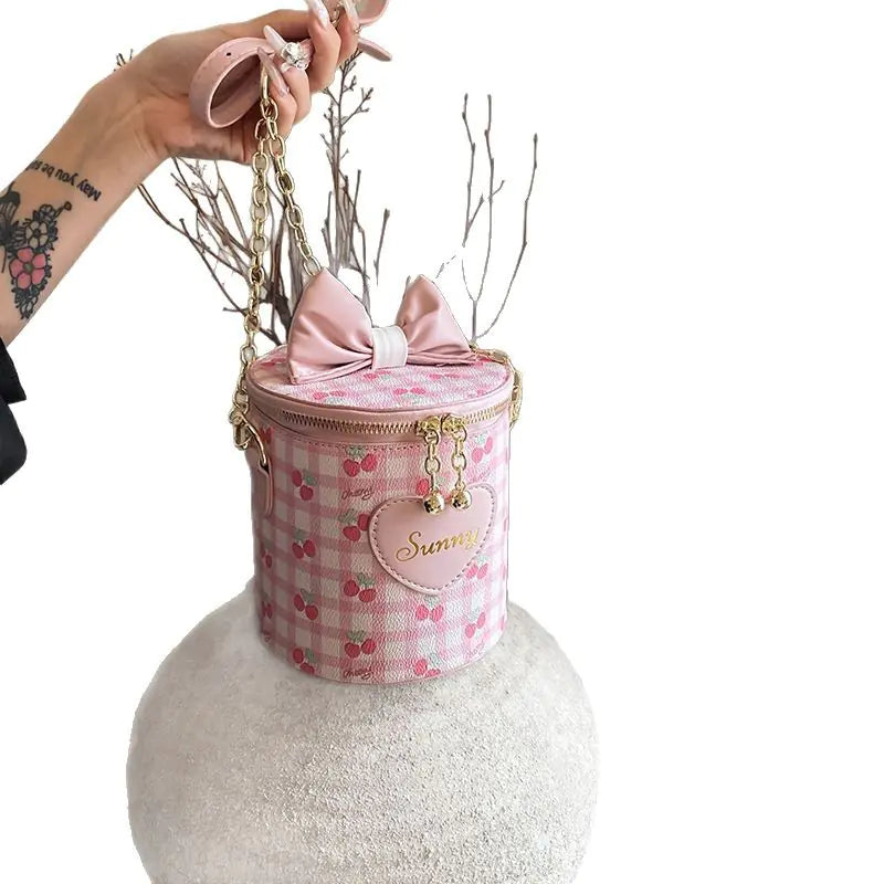 Contrast Chain Bucket Bag™