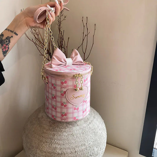 Contrast Chain Bucket Bag™