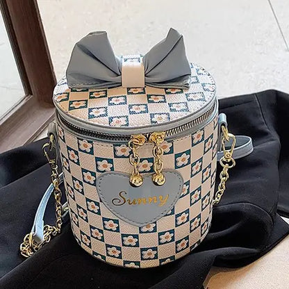 Contrast Chain Bucket Bag™